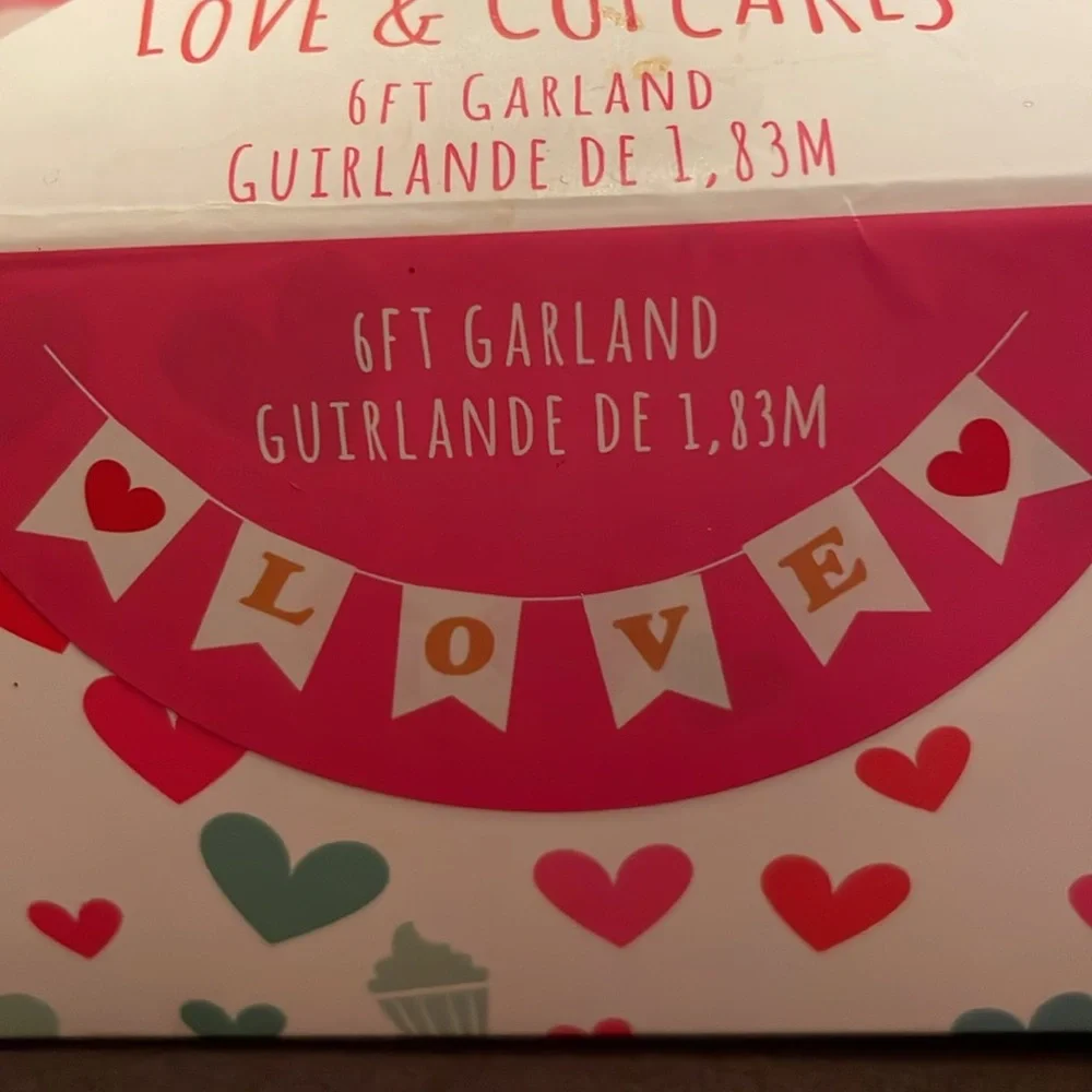 Love & cupcakes 6ft valentine day heart garland